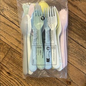 NIB Colorful pastel Reusable Cutlery Set